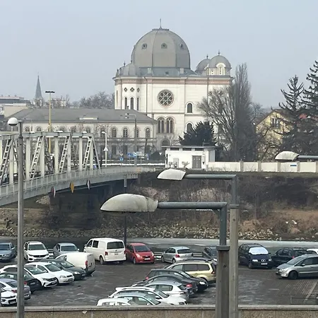 Sunset-free Parking Γκιόρ